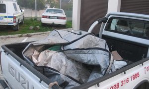 Twee perlemoensmokkelaars aangekeer